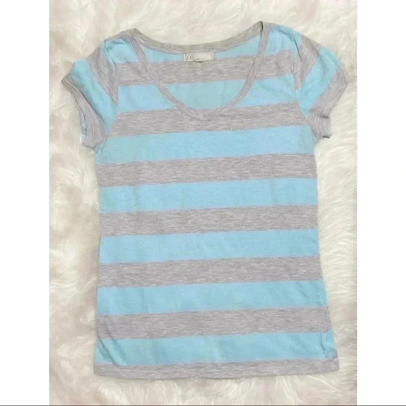 Blue V-Neck T-Shirt Bundle - Picture 5 of 7